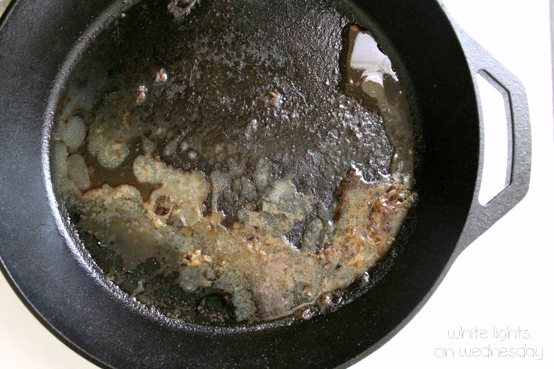 How to Clean a Cast Iron Skillet Easily – Messy DIY Mom