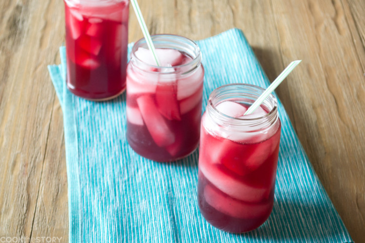 Gin Cocktail with Sweet Tea and Pomegranate Juice - AMFT