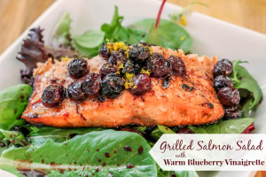 Grilled Salmon Salad with Warm Blueberry Vinaigrette #15MinuteSuppers