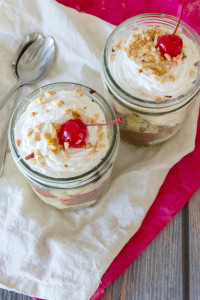 Quick and Easy Banana Split Ice Cream Pie {in a Jar}. Make ahead and keep them in the freezer for when you need a quick dessert! Plus 11 other scrumptious recipes in jars!