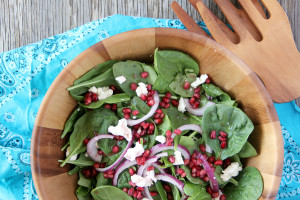 POMEGRANATE AND GOAT CHEESE SALAD with an easy and delicious homemade Pomegranate Vinaigrette