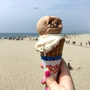 Santa Monica Beach is truly a classical example of a great California beach and Santa Monica Pier is the end of iconic Route 66 with so many things to do and see. Read about all the fun we had. Santa Monica Beach: Things to Do