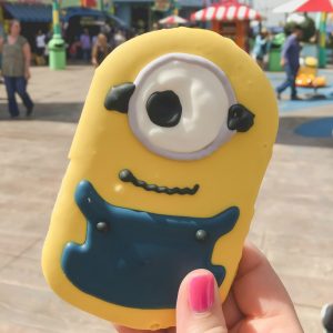 Find out how to do Universal Studios Hollywood in one day plus see my recommendations for treats and allergy friendly food. We had so much eating our way through the park. Keep reading to find out what we thought Universal Studios Hollywood best food finds were.